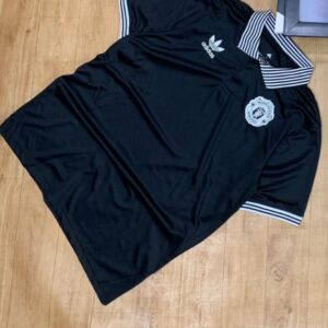 MANCHESTER UNITED BLACK 𝟮𝟬𝟮𝟰/𝟮𝟬𝟮𝟱 𝗦𝗘𝗔𝗦𝗢𝗡 𝗖𝗢𝗡𝗙𝗘𝗥𝗘𝗡𝗖𝗘 𝗣𝗢𝗟𝗢𝗦 𝙅𝙀𝙍𝙎𝙀𝙔𝙎